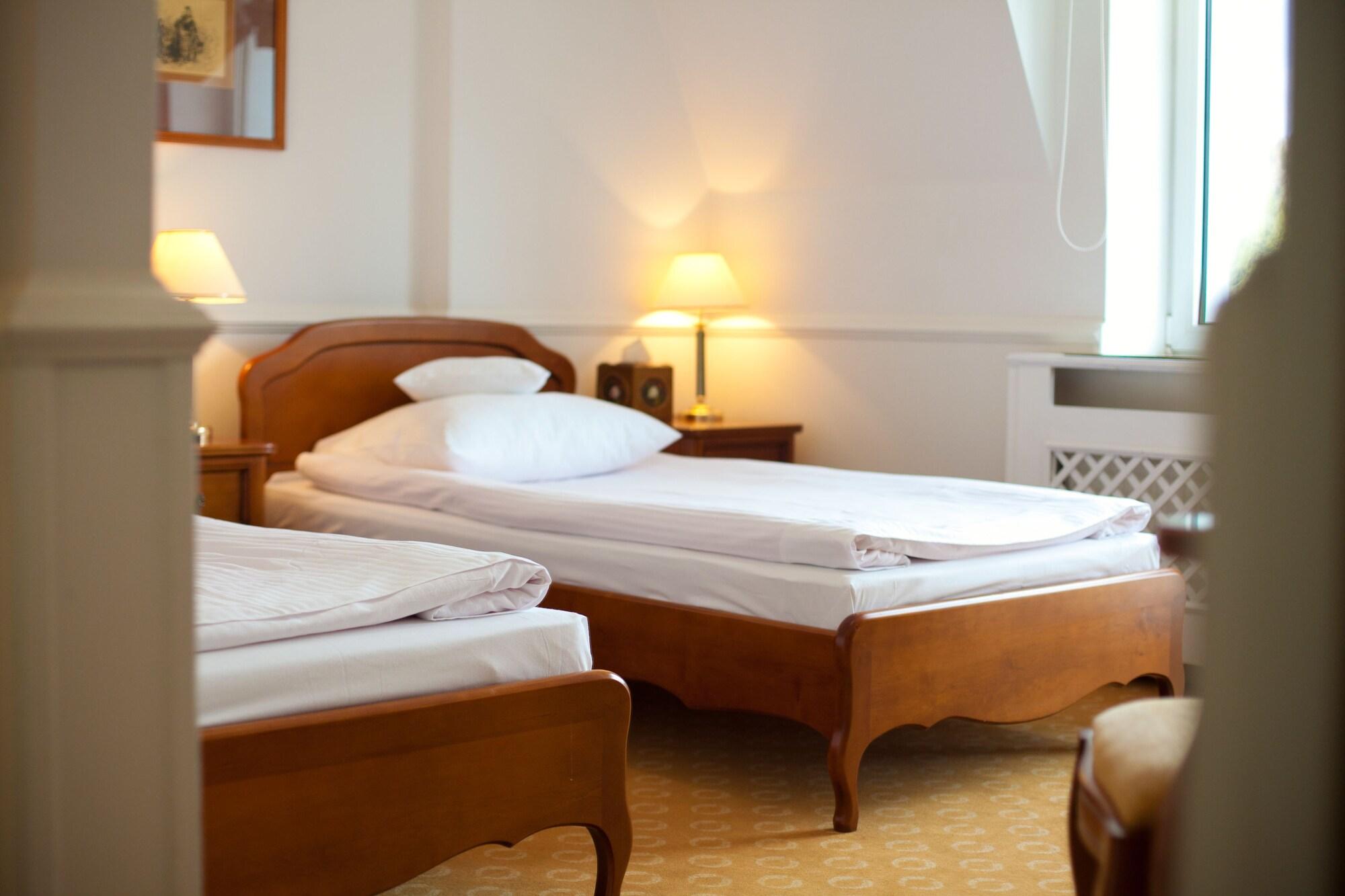 שצ'קלארסקה פוראובה Hotel Szrenicowy Dwor מראה חיצוני תמונה
