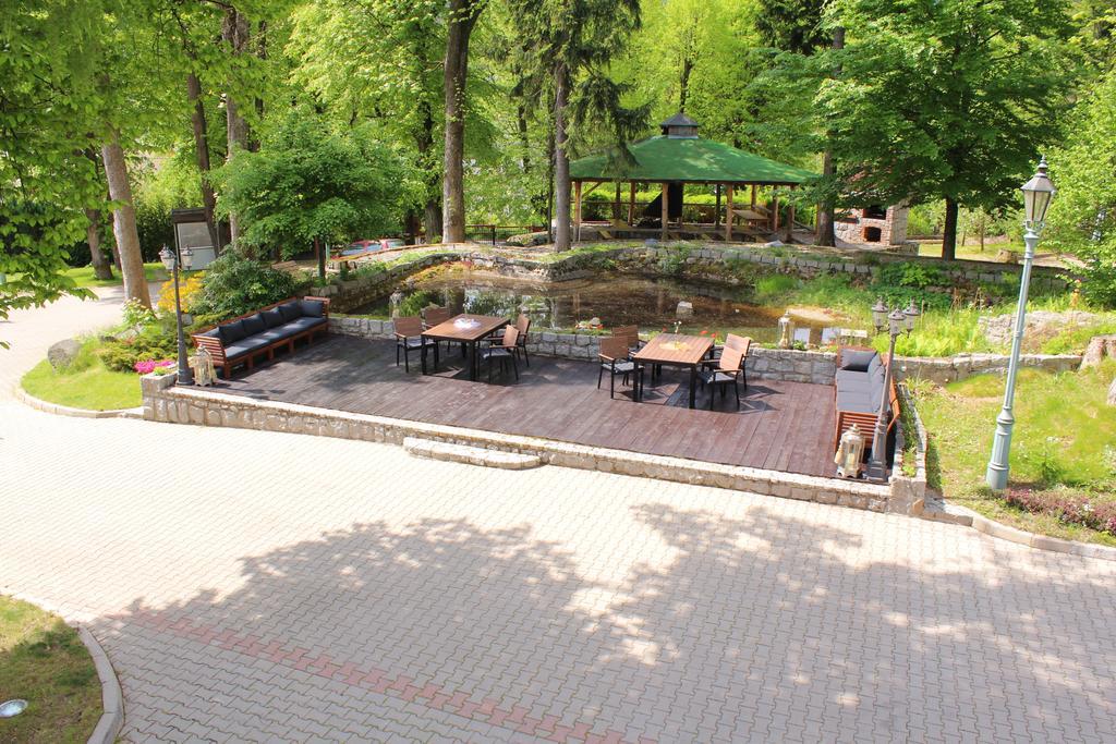 שצ'קלארסקה פוראובה Hotel Szrenicowy Dwor מראה חיצוני תמונה