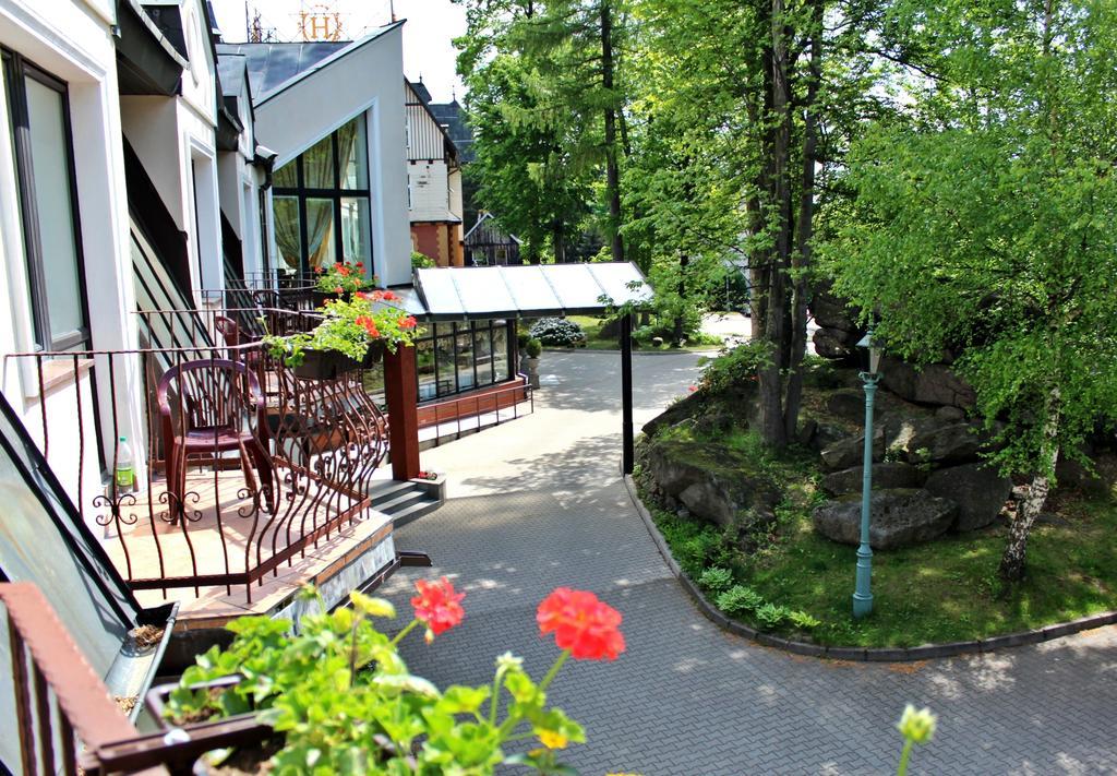 שצ'קלארסקה פוראובה Hotel Szrenicowy Dwor מראה חיצוני תמונה