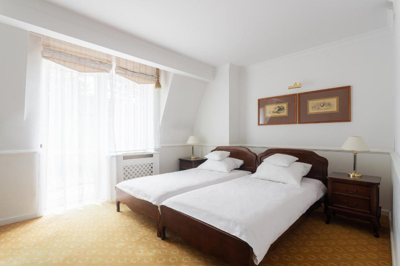 שצ'קלארסקה פוראובה Hotel Szrenicowy Dwor מראה חיצוני תמונה
